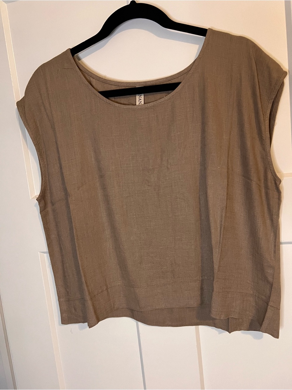 Zenana Outfitters Short Sleeve Scoop Neck Top in Taupe